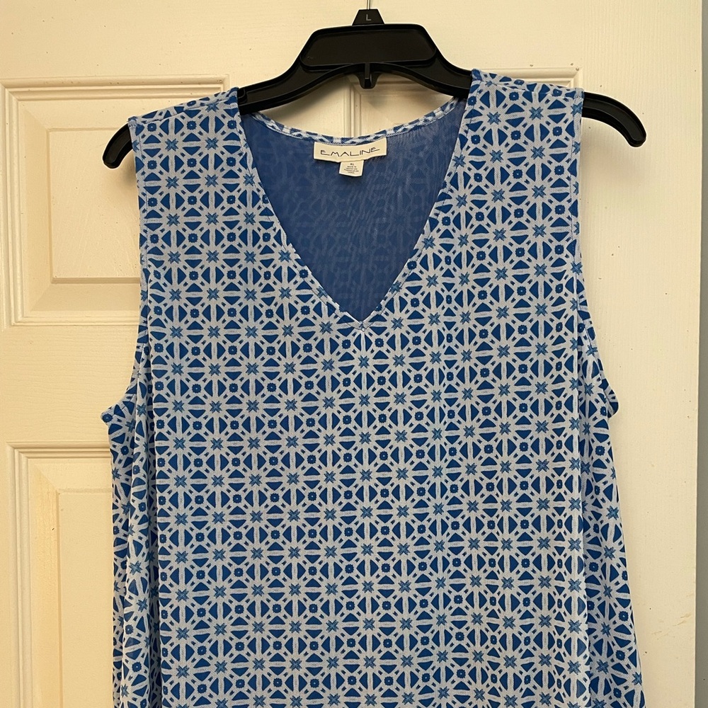 Chic Blue Geometric Sleeveless Blouse.